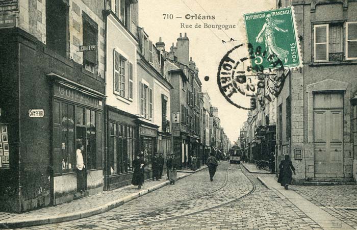 Orléans - Rue de Bourgogne - Perspective depuis la préfecture, 1910 carte_postale