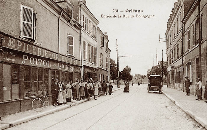 Orléans - Rue de Bourgogne - Epicerie Poitou-Lauger , 1912 carte_postale