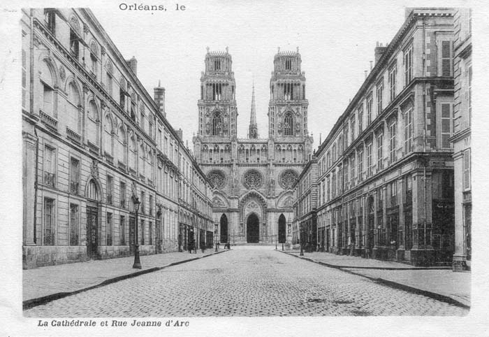 Orléans - Rue Jeanne d'Arc - Perspective vers la Cathédrale, 1904 carte_postale